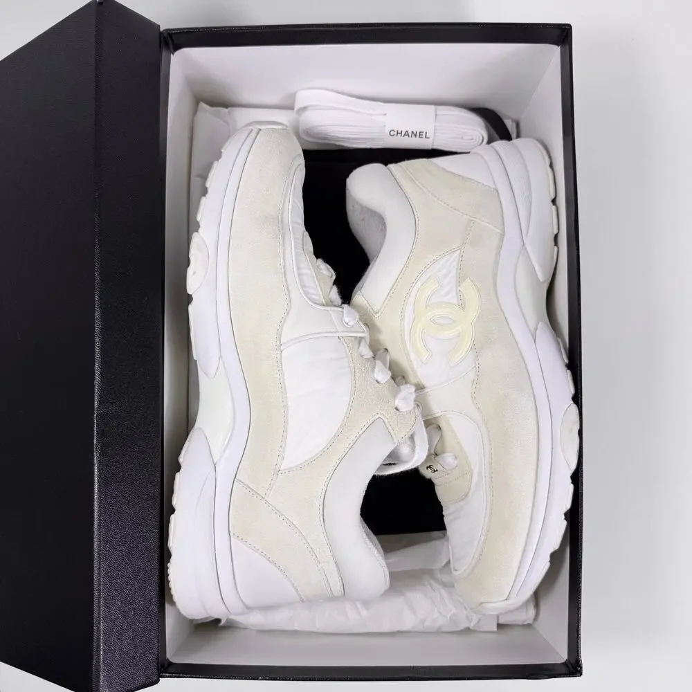 CHANEL color white